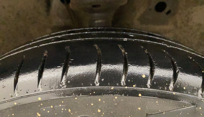 2015 Maruti Wagon R 1.0 VXI, Petrol, Manual, 61,035 km, Right Front Tyre Tread