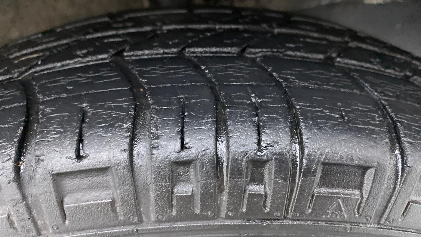 2011 Maruti Eeco 7 STR, Petrol, Manual, 67,580 km, Right Front Tyre Tread