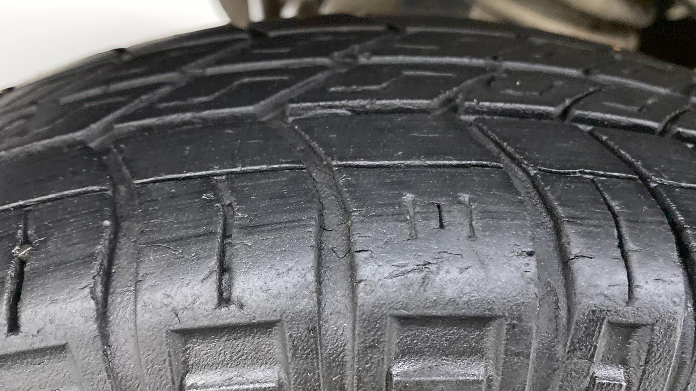 2011 Maruti Eeco 7 STR, Petrol, Manual, 67,580 km, Right Rear Tyre Tread