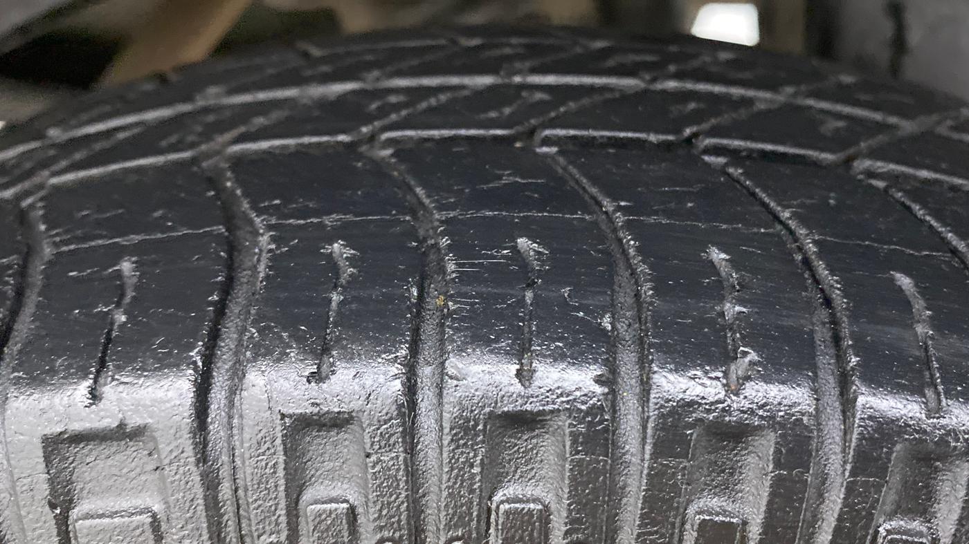 2011 Maruti Eeco 7 STR, Petrol, Manual, 67,580 km, Left Rear Tyre Tread