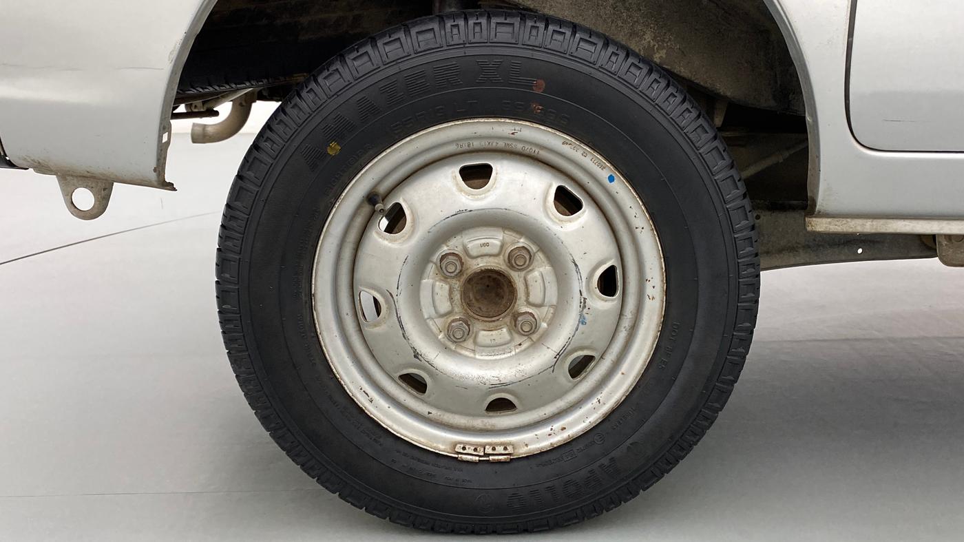 2011 Maruti Eeco 7 STR, Petrol, Manual, 67,580 km, Right Rear Wheel