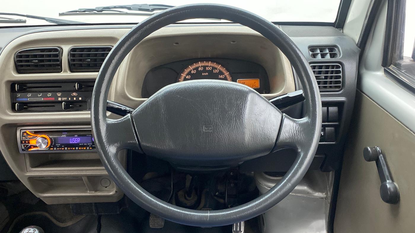 2011 Maruti Eeco 7 STR, Petrol, Manual, 67,580 km, Steering Wheel Close Up