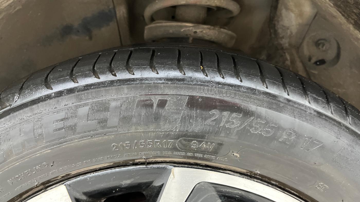 2022 MG ASTOR SHARP 1.3 TURBO AT, Petrol, Automatic, 33,380 km, Left Front Tyre Tread