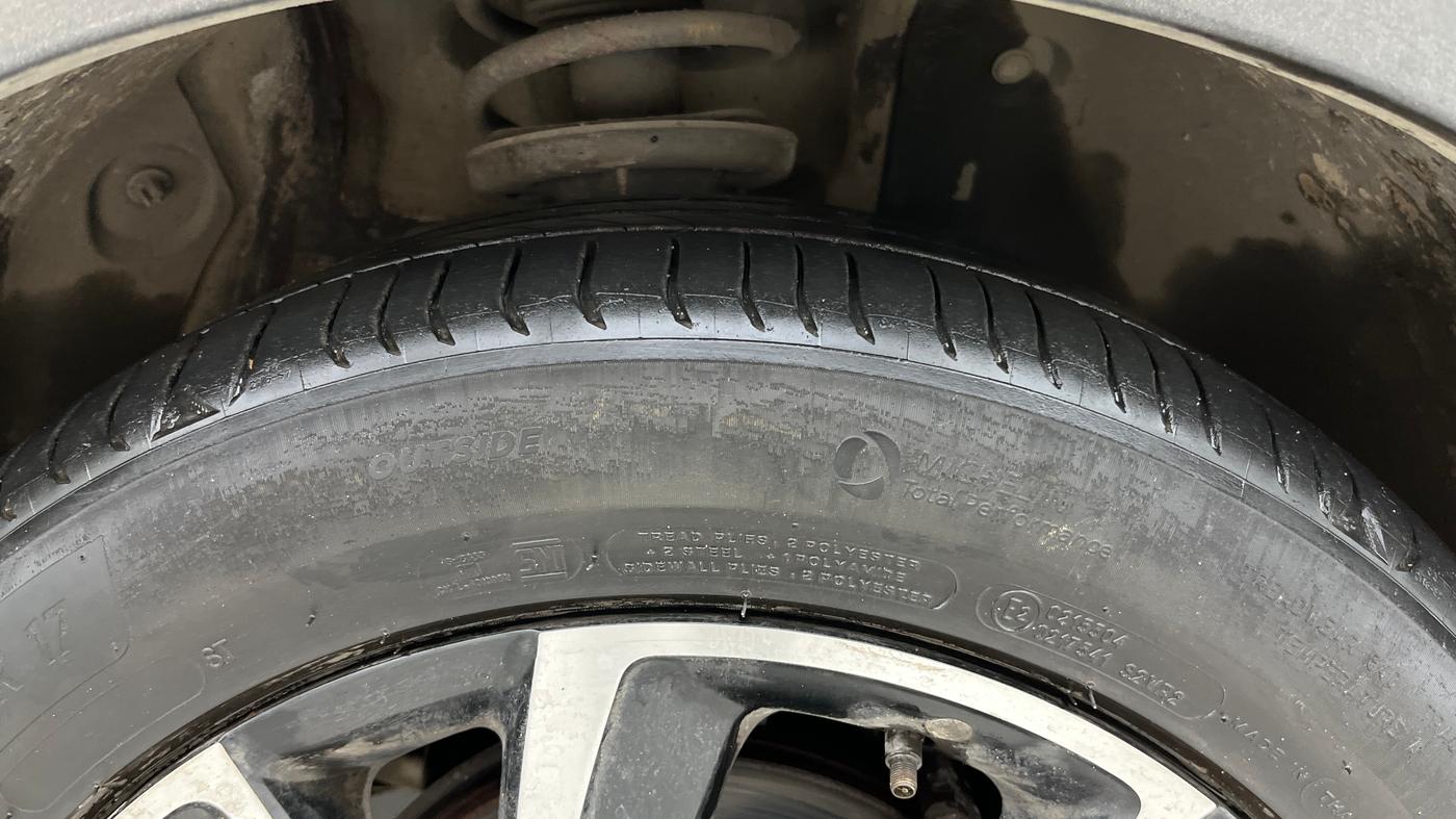 2022 MG ASTOR SHARP 1.3 TURBO AT, Petrol, Automatic, 33,380 km, Right Front Tyre Tread