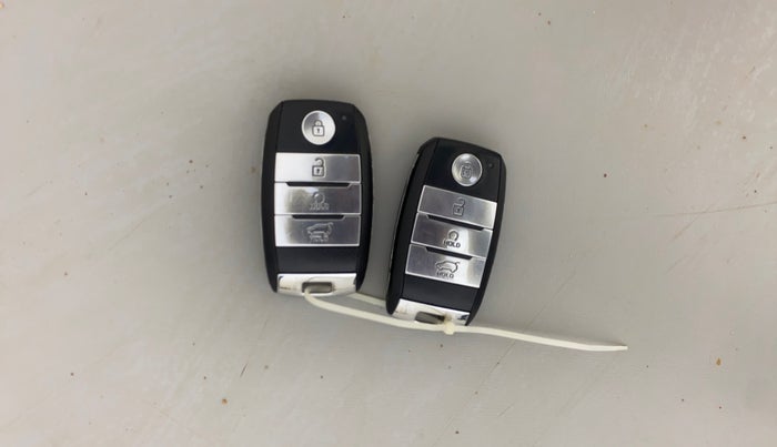 2020 KIA SONET HTX 1.0 IMT, Petrol, Manual, 17,258 km, Key Close Up