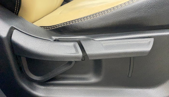 2020 KIA SONET HTX 1.0 IMT, Petrol, Manual, 17,258 km, Driver Side Adjustment Panel