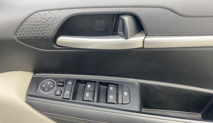 2020 KIA SONET HTX 1.0 IMT, Petrol, Manual, 17,258 km, Driver Side Door Panels Control