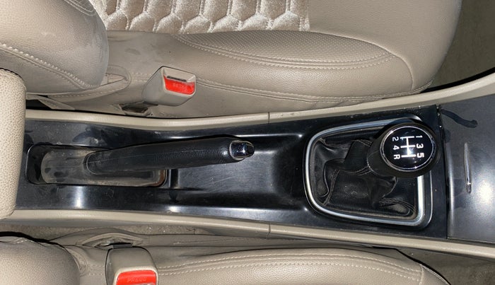 2015 Maruti Ciaz VDI+ SHVS, Diesel, Manual, 86,285 km, Gear Lever