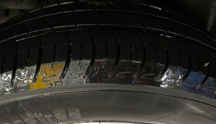 2015 Maruti Ciaz VDI+ SHVS, Diesel, Manual, 86,285 km, Right Rear Tyre Tread