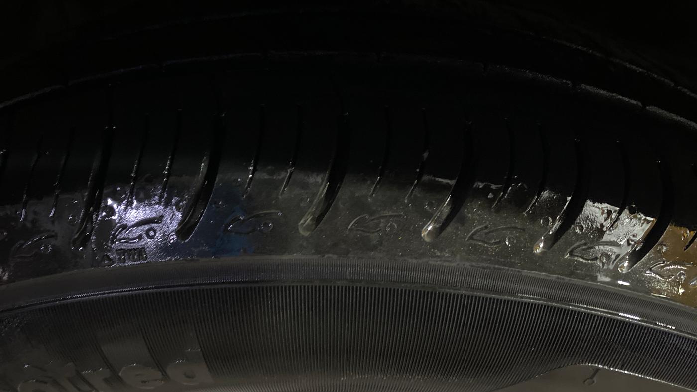 2015 Maruti Ciaz VDI+ SHVS, Diesel, Manual, 86,285 km, Left Front Tyre Tread