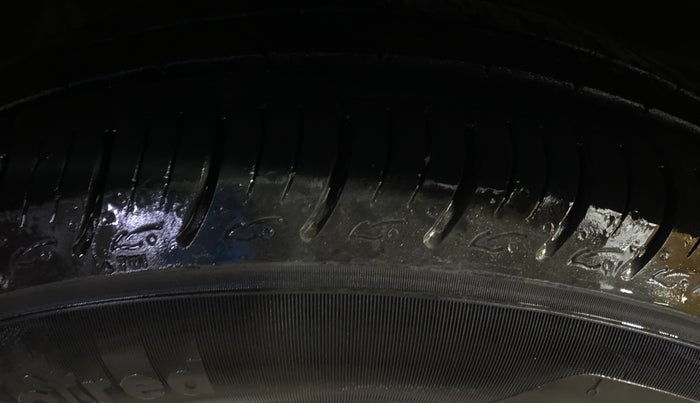 2015 Maruti Ciaz VDI+ SHVS, Diesel, Manual, 86,285 km, Left Front Tyre Tread