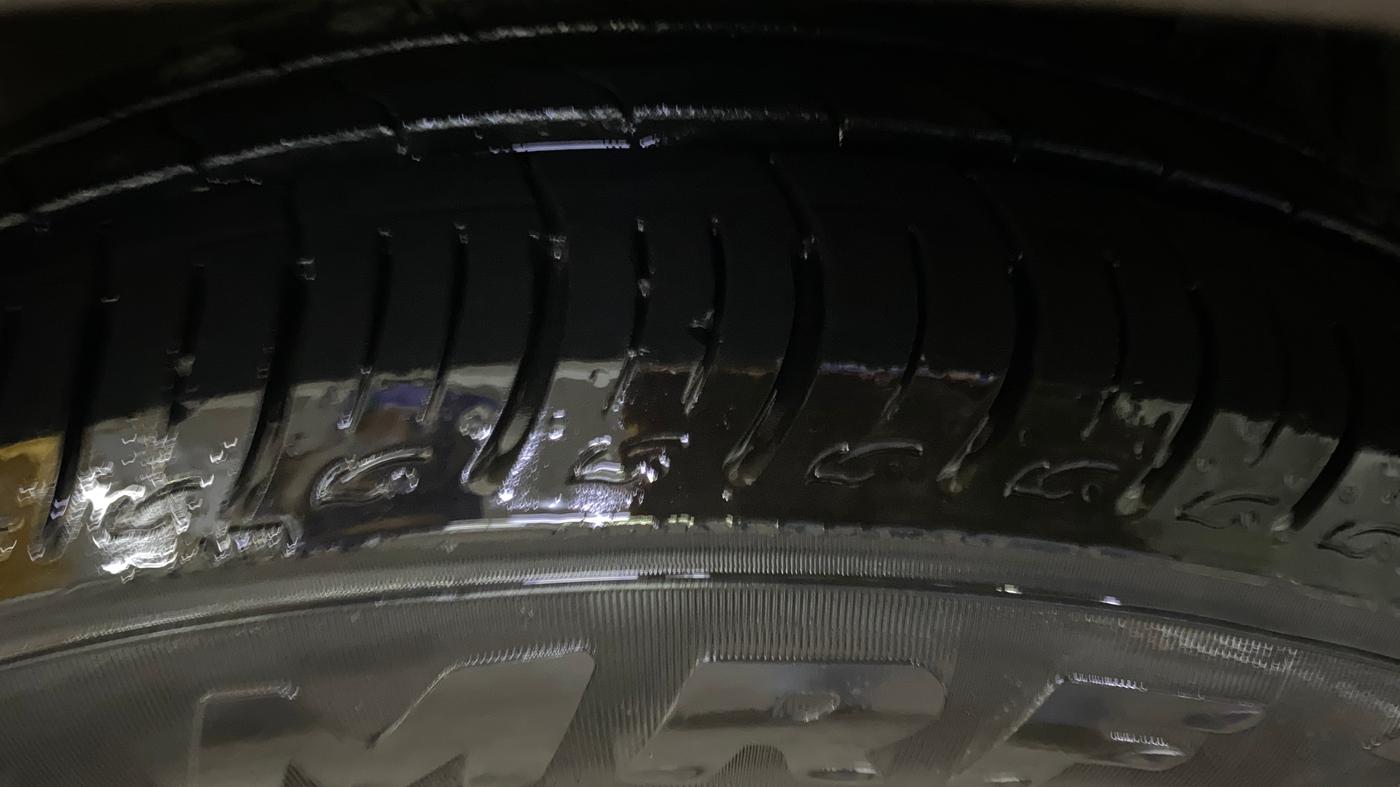 2015 Maruti Ciaz VDI+ SHVS, Diesel, Manual, 86,285 km, Right Front Tyre Tread