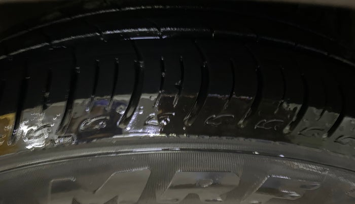 2015 Maruti Ciaz VDI+ SHVS, Diesel, Manual, 86,285 km, Right Front Tyre Tread