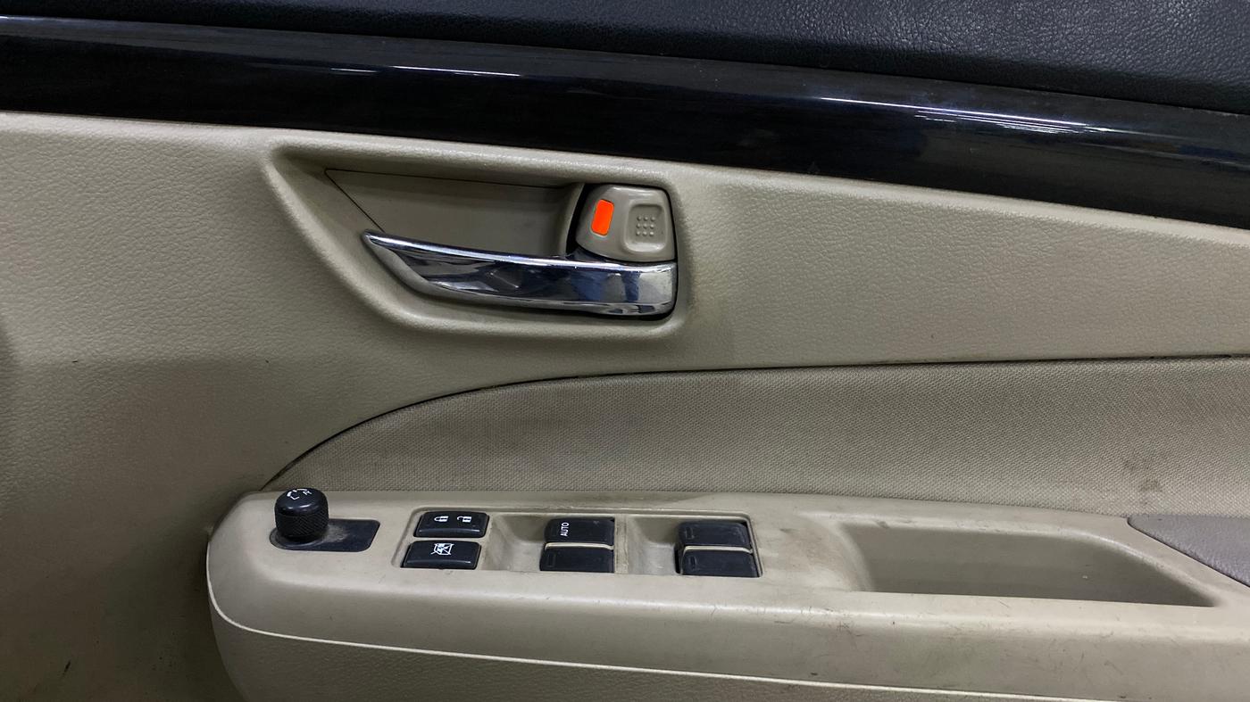 2015 Maruti Ciaz VDI+ SHVS, Diesel, Manual, 86,285 km, Driver Side Door Panels Control