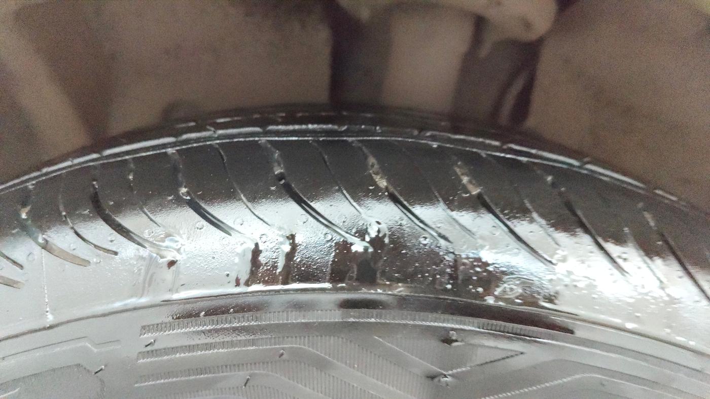 2017 Ford Ecosport TITANIUM 1.5L PETROL AT, Petrol, Automatic, 50,371 km, Left Front Tyre Tread