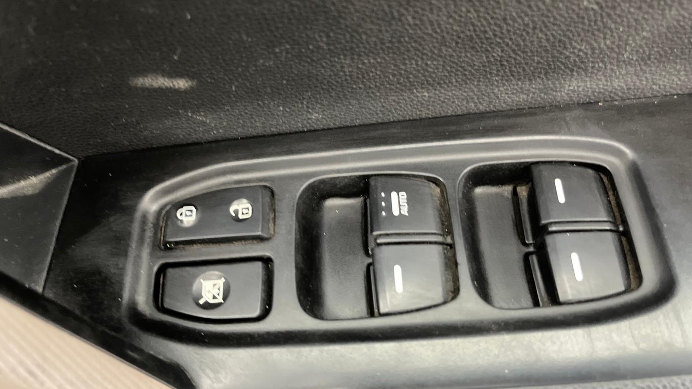 2015 Hyundai Creta SX PLUS 1.6 PETROL, Petrol, Manual, 74,847 km, Driver Side Door Panels Control