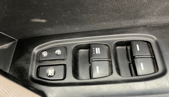 2015 Hyundai Creta SX PLUS 1.6 PETROL, Petrol, Manual, 74,885 km, Driver Side Door Panels Control