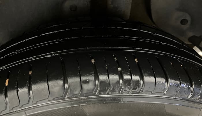 2015 Hyundai Creta SX PLUS 1.6 PETROL, Petrol, Manual, 74,885 km, Left Rear Tyre Tread