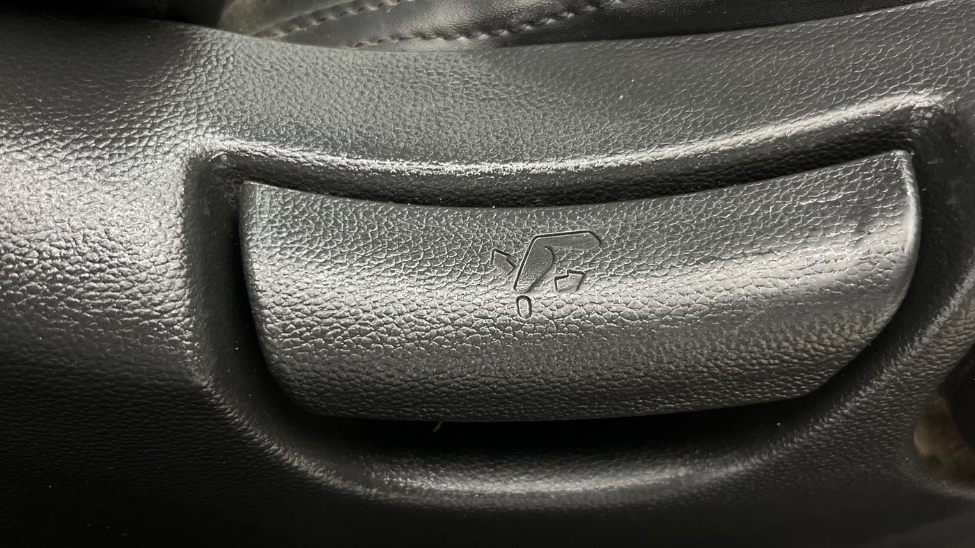 2015 Hyundai Creta SX PLUS 1.6 PETROL, Petrol, Manual, 74,847 km, Driver Side Adjustment Panel
