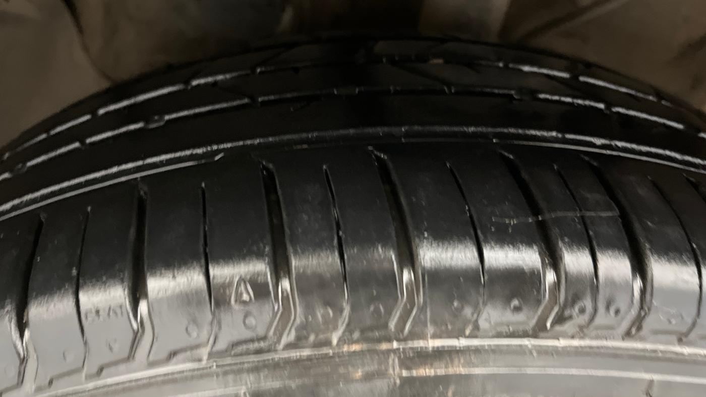 2015 Hyundai Creta SX PLUS 1.6 PETROL, Petrol, Manual, 74,847 km, Left Front Tyre Tread