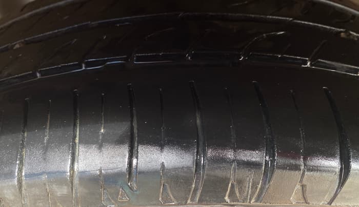 2017 Volkswagen Polo HIGHLINE1.2L, Petrol, Manual, 51,636 km, Left Front Tyre Tread