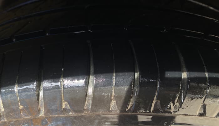 2017 Volkswagen Polo HIGHLINE1.2L, Petrol, Manual, 51,636 km, Left Rear Tyre Tread