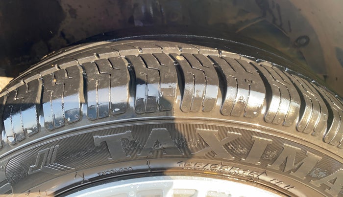 2016 Maruti Baleno DELTA PETROL 1.2, Petrol, Manual, 60,277 km, Right Front Tyre Tread