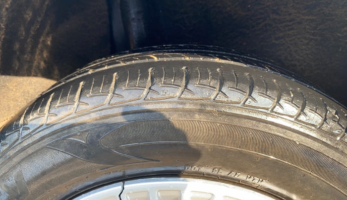 2016 Maruti Baleno DELTA PETROL 1.2, Petrol, Manual, 60,277 km, Right Rear Tyre Tread