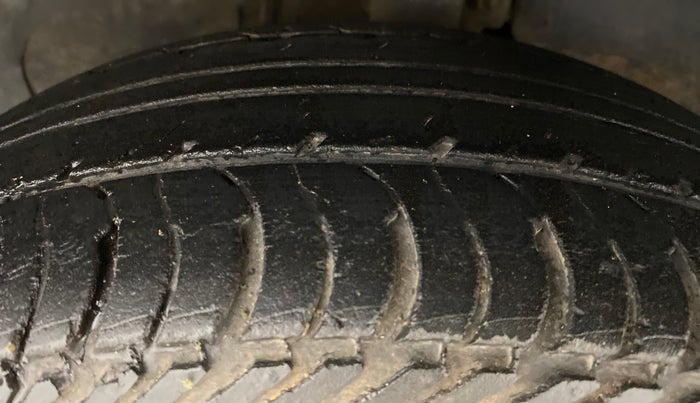 2010 Ford Figo 1.2 ZXI DURATEC, Petrol, Manual, 79,565 km, Left Front Tyre Tread