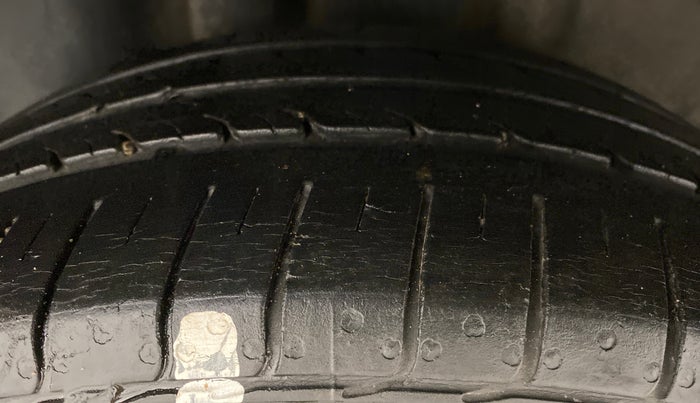 2010 Ford Figo 1.2 ZXI DURATEC, Petrol, Manual, 79,565 km, Right Rear Tyre Tread