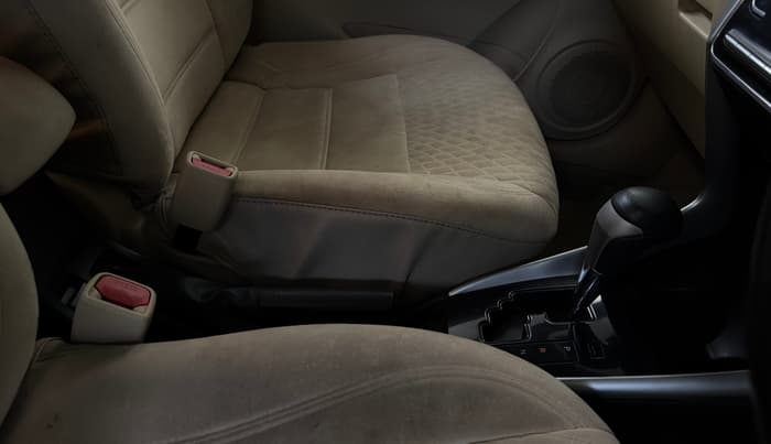 2018 Toyota YARIS G CVT, Petrol, Automatic, 98,910 km, Gear Lever