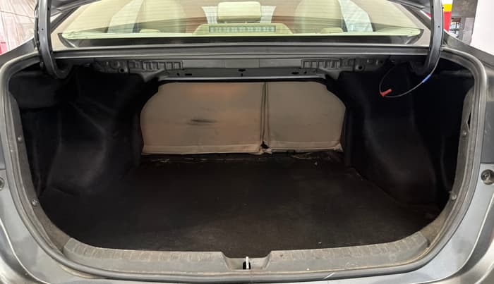 2018 Toyota YARIS G CVT, Petrol, Automatic, 98,910 km, Boot Inside