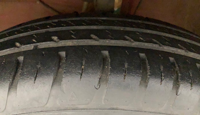 2020 Maruti Dzire VXI, Petrol, Manual, 27,866 km, Left Front Tyre Tread