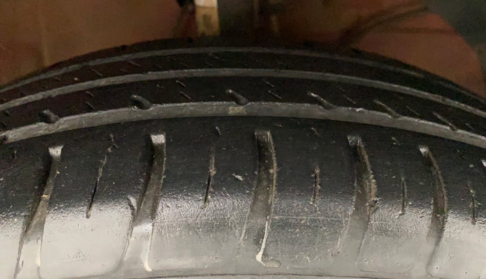 2020 Maruti Dzire VXI, Petrol, Manual, 27,866 km, Right Front Tyre Tread