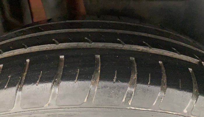 2020 Maruti Dzire VXI, Petrol, Manual, 27,866 km, Right Rear Tyre Tread