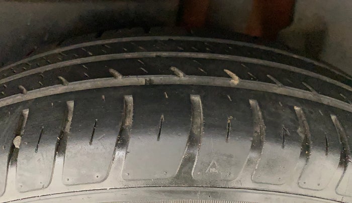 2020 Maruti Dzire VXI, Petrol, Manual, 27,866 km, Left Rear Tyre Tread