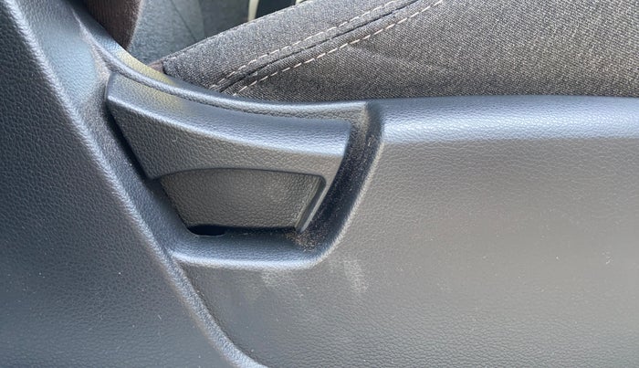 2024 Mahindra XUV 3XO MX3 Pro 1.2 L TCMPFi, Petrol, Manual, 15,478 km, Driver Side Adjustment Panel