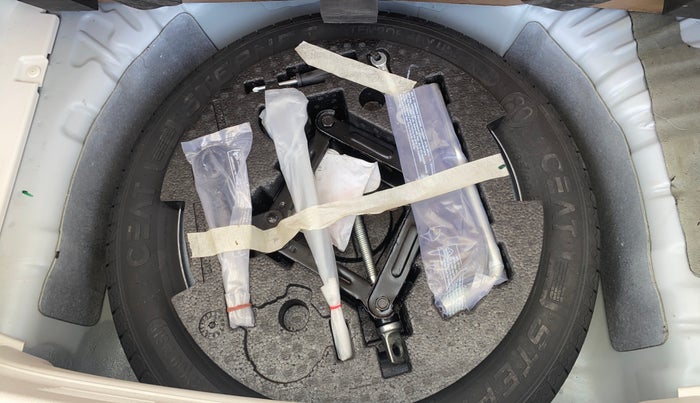 2024 Mahindra XUV 3XO MX3 Pro 1.2 L TCMPFi, Petrol, Manual, 15,478 km, Spare Tyre