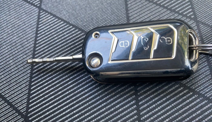 2024 Mahindra XUV 3XO MX3 Pro 1.2 L TCMPFi, Petrol, Manual, 15,478 km, Key Close Up