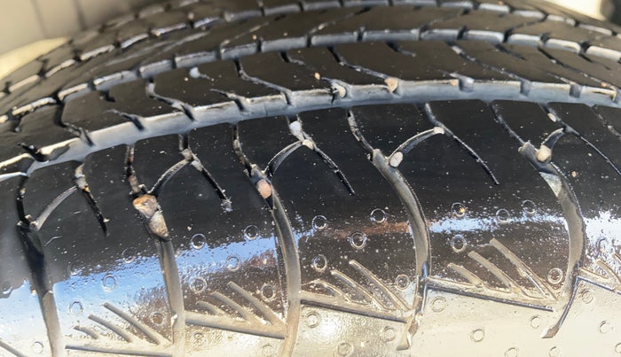 2024 Mahindra XUV 3XO MX3 Pro 1.2 L TCMPFi, Petrol, Manual, 15,478 km, Right Rear Tyre Tread