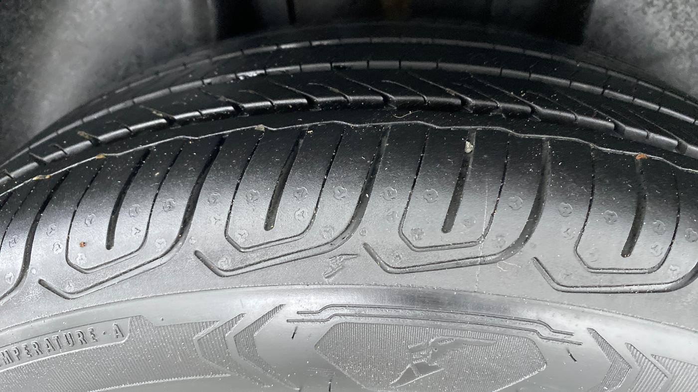 2021 Volkswagen TAIGUN TOPLINE 1.0 TSI MT, Petrol, Manual, 7,977 km, Right Rear Tyre Tread