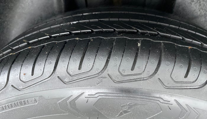 2021 Volkswagen TAIGUN TOPLINE 1.0 TSI MT, Petrol, Manual, 7,977 km, Right Rear Tyre Tread