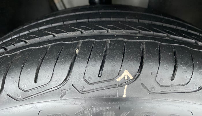 2021 Volkswagen TAIGUN TOPLINE 1.0 TSI MT, Petrol, Manual, 7,977 km, Right Front Tyre Tread