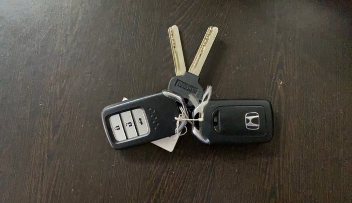 2016 Honda City 1.5L I-VTEC VX (O) MT, Petrol, Manual, 39,445 km, Key Close Up