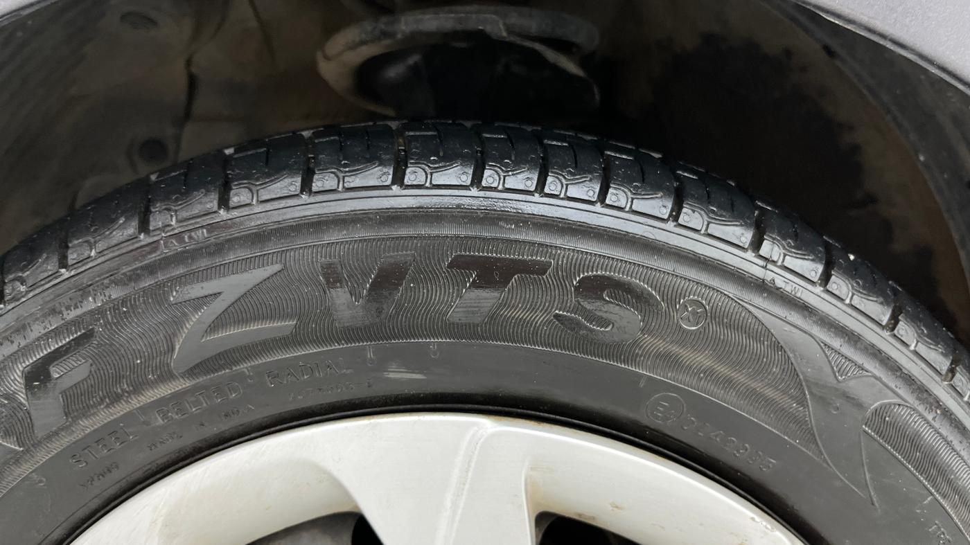 2014 Hyundai Eon MAGNA +, Petrol, Manual, 44,165 km, Left Front Tyre Tread