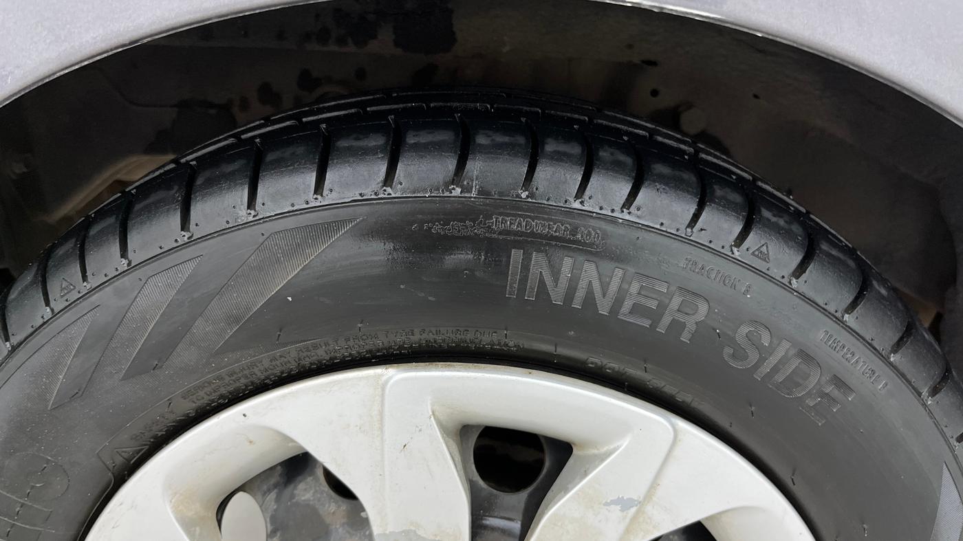 2014 Hyundai Eon MAGNA +, Petrol, Manual, 44,165 km, Right Rear Tyre Tread