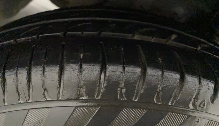 2012 Hyundai Eon D-LITE, Petrol, Manual, 33,936 km, Left Front Tyre Tread