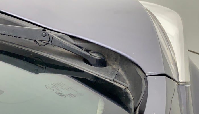 2012 Hyundai Eon D-LITE, Petrol, Manual, 33,936 km, Bonnet (hood) - Cowl vent panel has minor damage