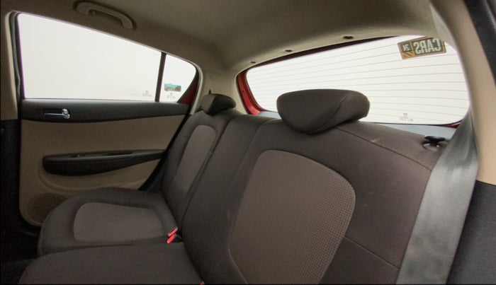 2013 Hyundai i20 SPORTZ 1.4 AT, Petrol, Automatic, 56,874 km, Right Side Rear Door Cabin