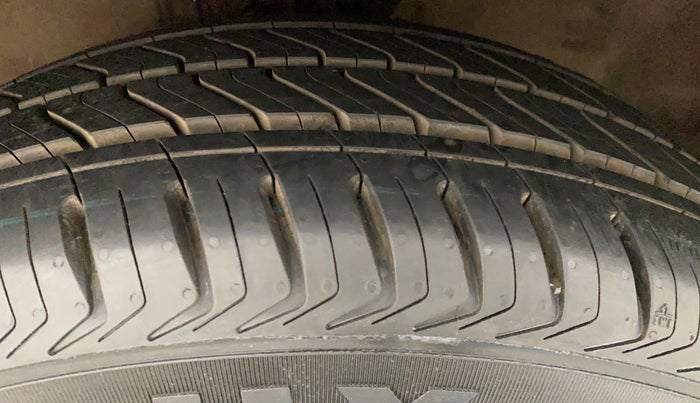 2013 Hyundai i20 SPORTZ 1.4 AT, Petrol, Automatic, 56,874 km, Left Front Tyre Tread